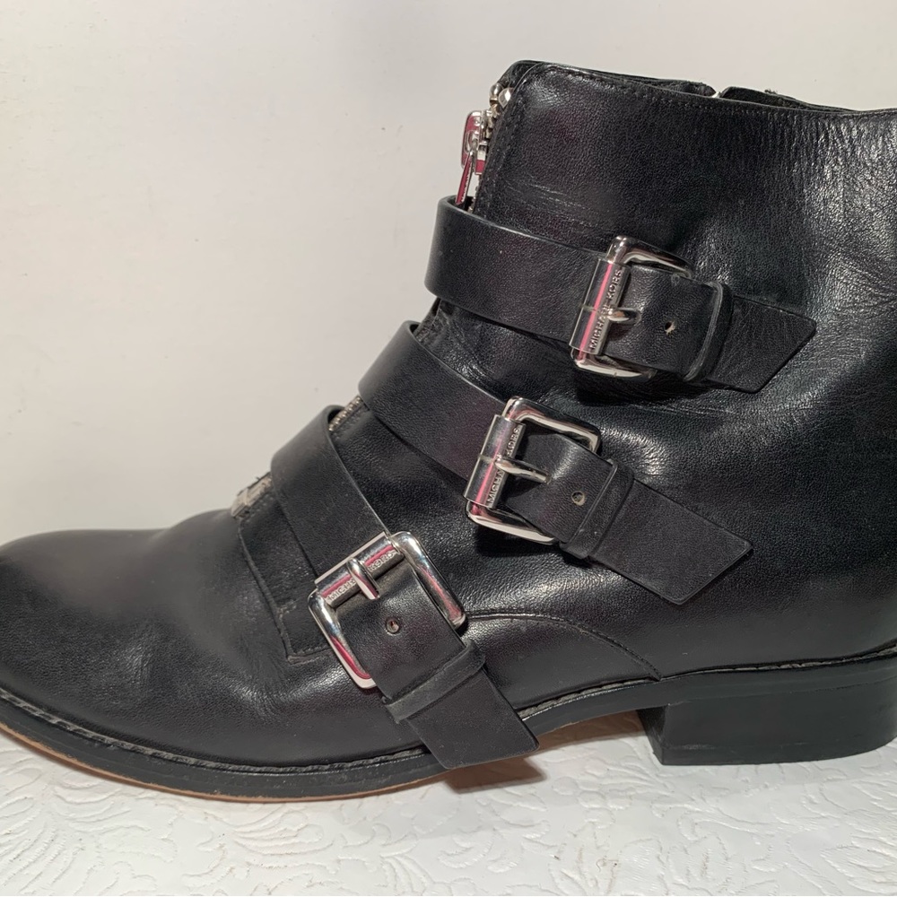 Michael Kors booties leather with buckles and zipper